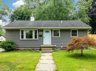 609 W Crane St, Howell, MI 48843