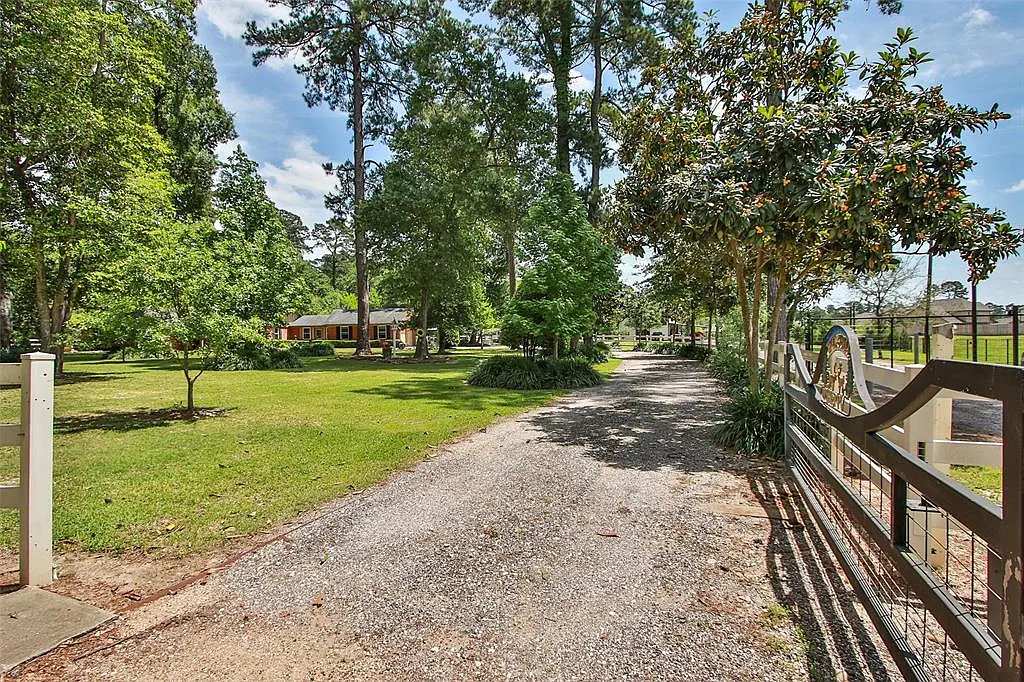 9011 Dowdell Rd — Photo 3