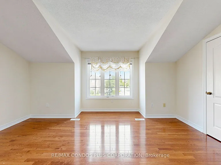 139 Queen Filomena Ave — Photo 45