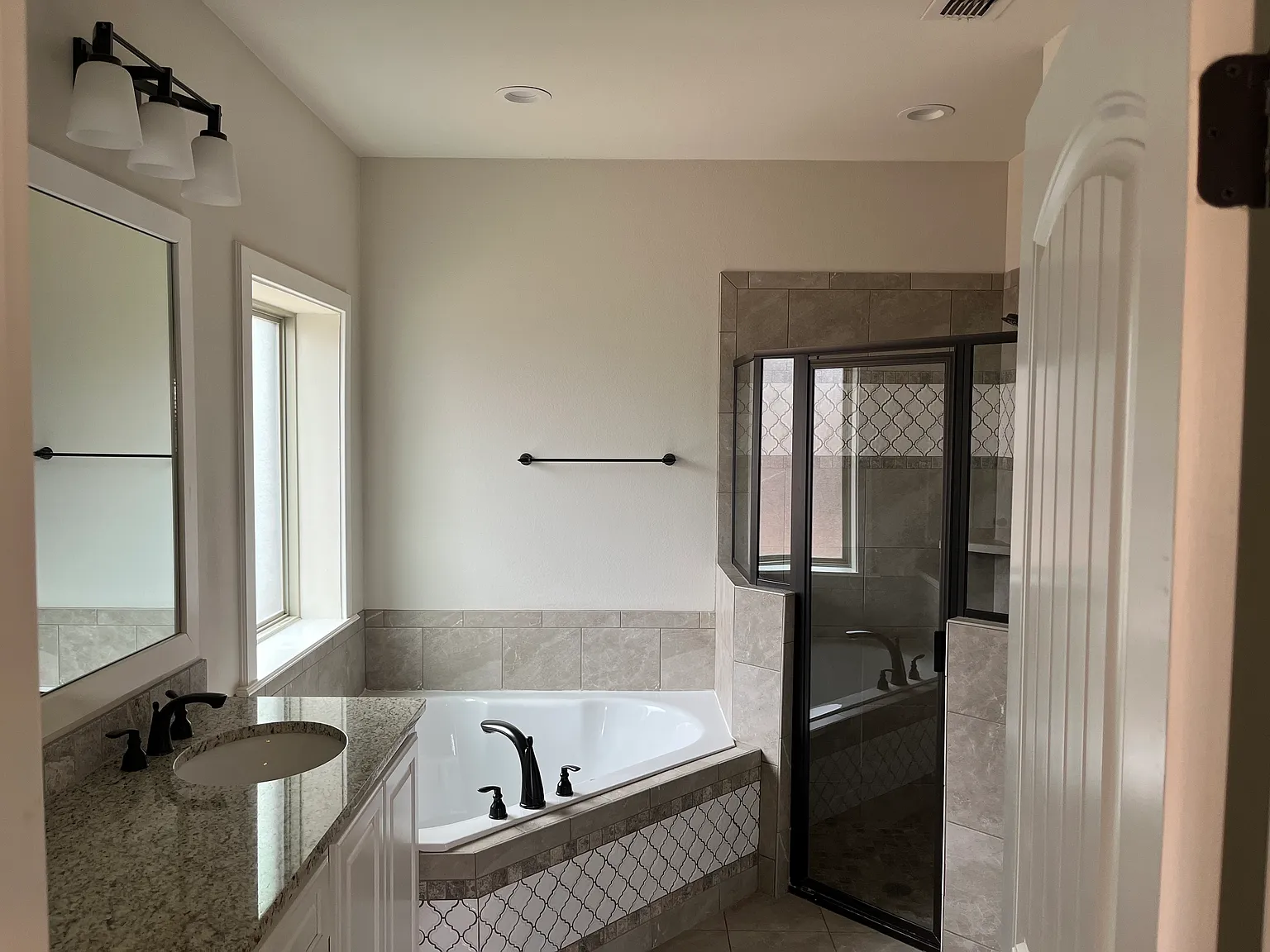 3 bed, 1702 sqft, $2,500 — Photo 4