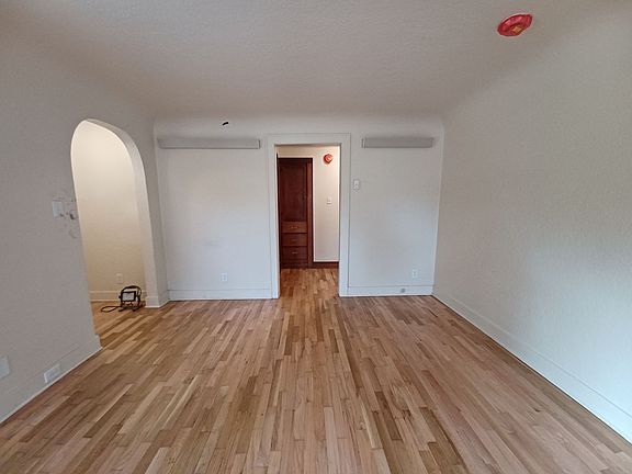2nd image of 2035-2044 Emerald St #B52bb7258