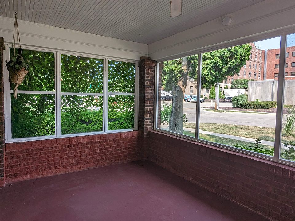 1049 W Lincoln Blvd, Freeport, IL 61032 MLS 202304178 Zillow