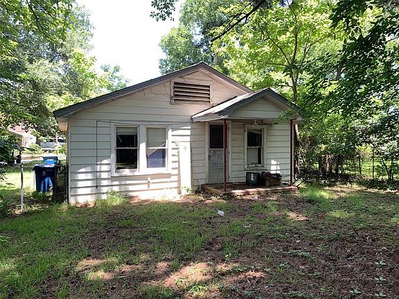 3rd image of 215 Rogge Dr