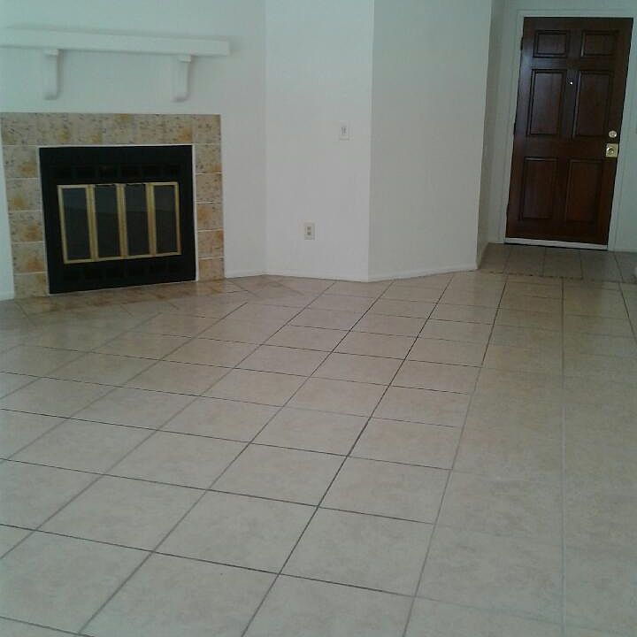 1st image of 2729 Foxwood Ct