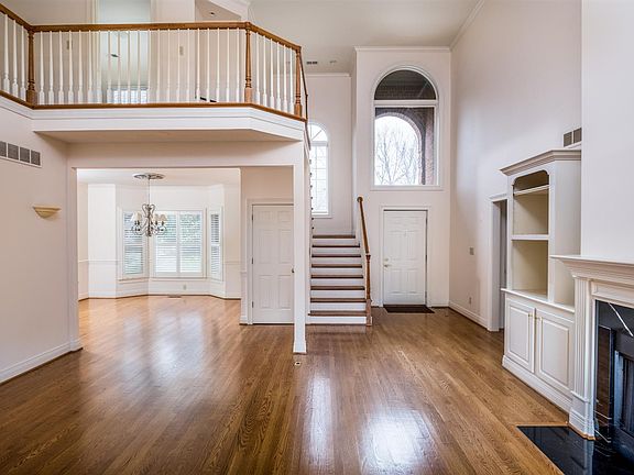 4th image of 1816 Saint Ives Cir