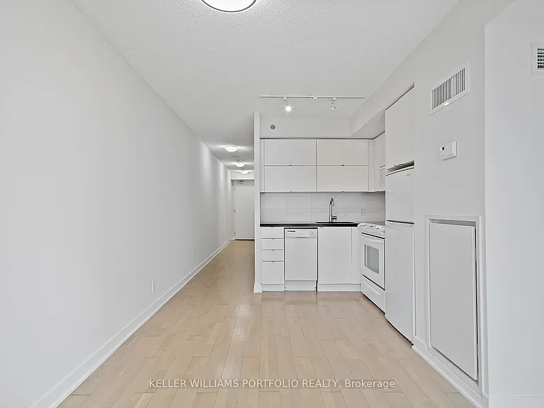 21 Nelson St #605 — Photo 15