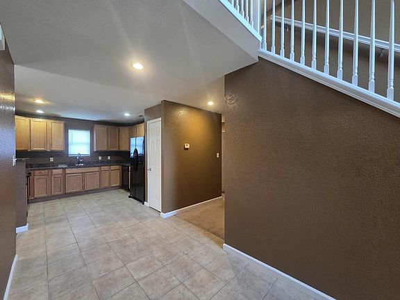 4th image of 613 Seitz Ct