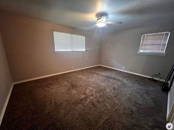3rd image of 815 Hawkins Ave