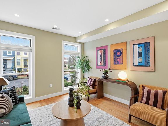 4th image of 1604 D St SE