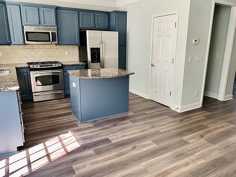 3 bed, 3.5 bath, 1857 sqft, $3,350 — Photo 3