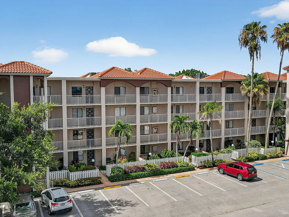 6193 Pointe Regal Cir #402