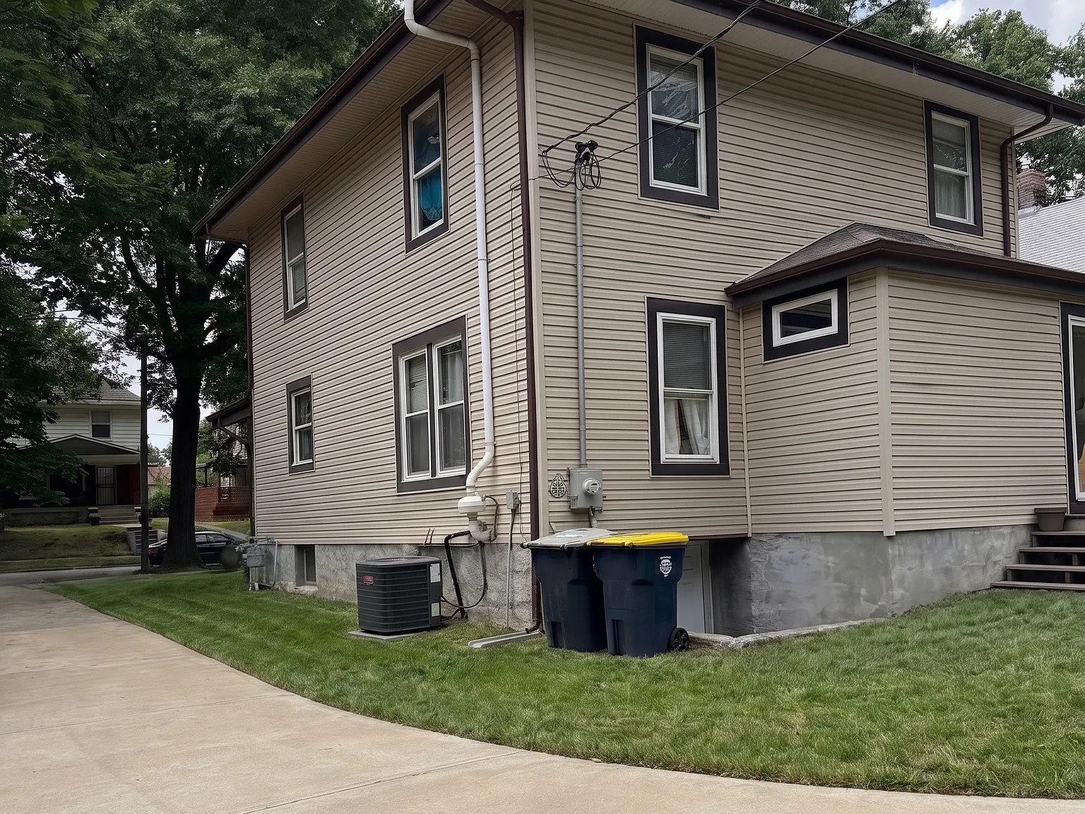3 bed, 2010 sqft, $1,799 — Photo 3