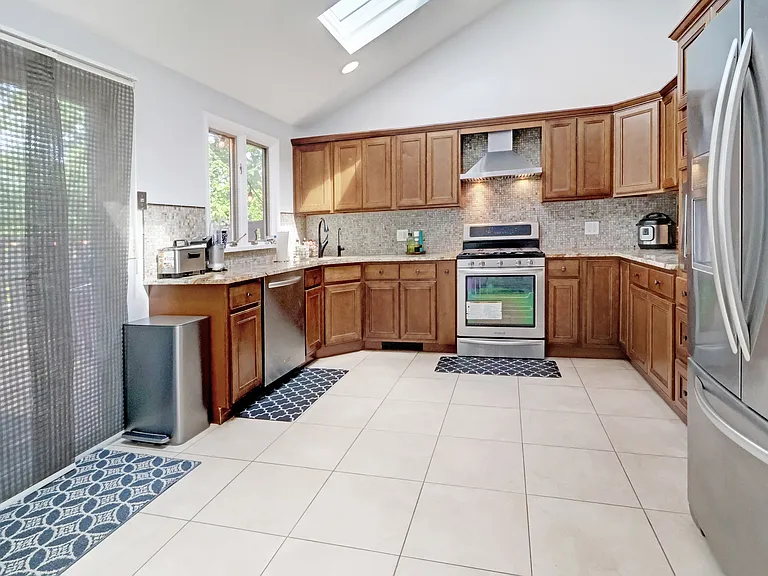 2 Langtree Dr — Photo 6