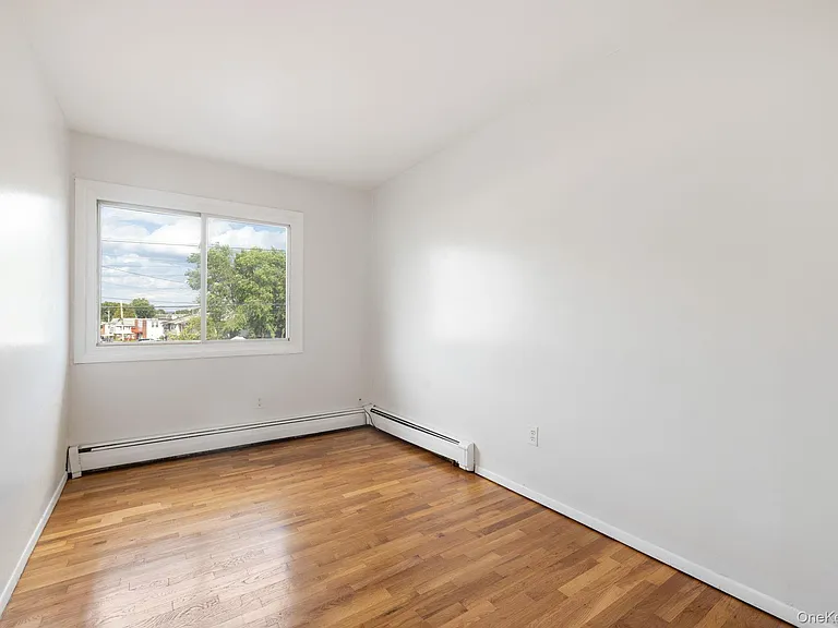 78 Roosevelt Dr — Photo 7
