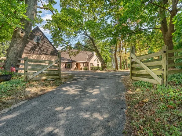 200 Stone Quarry Rd, Monaca, PA 15061