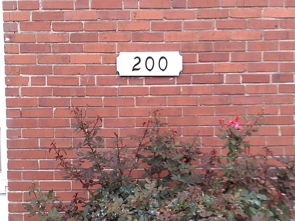 4th image of 200 S Veitch St APT 4