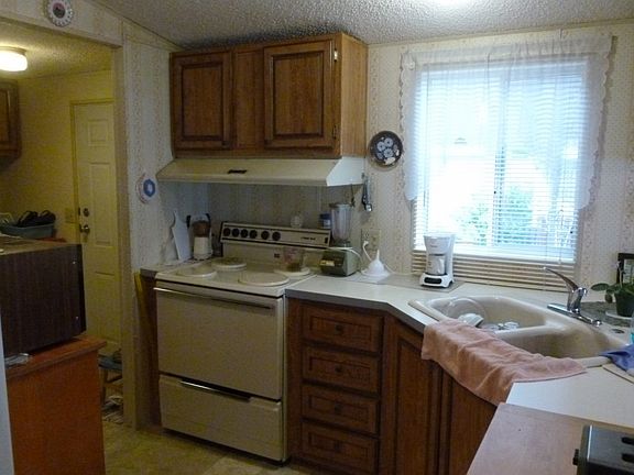4th image of 10102 192nd Street Ct E