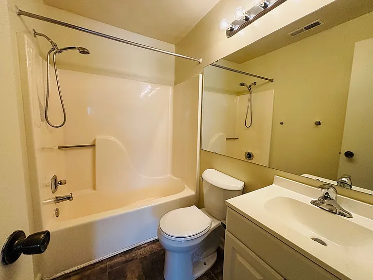 844 Claytor Sq — Photo 14