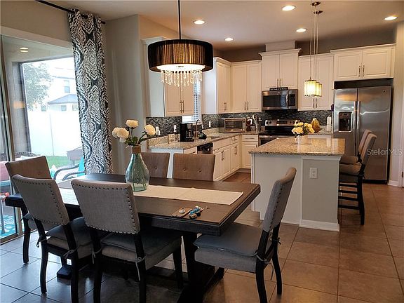 3rd image of 5112 Sorrento Blvd W