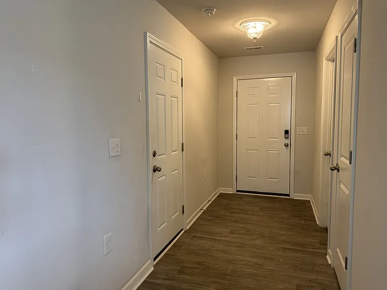 102 Jessica Ct — Photo 2