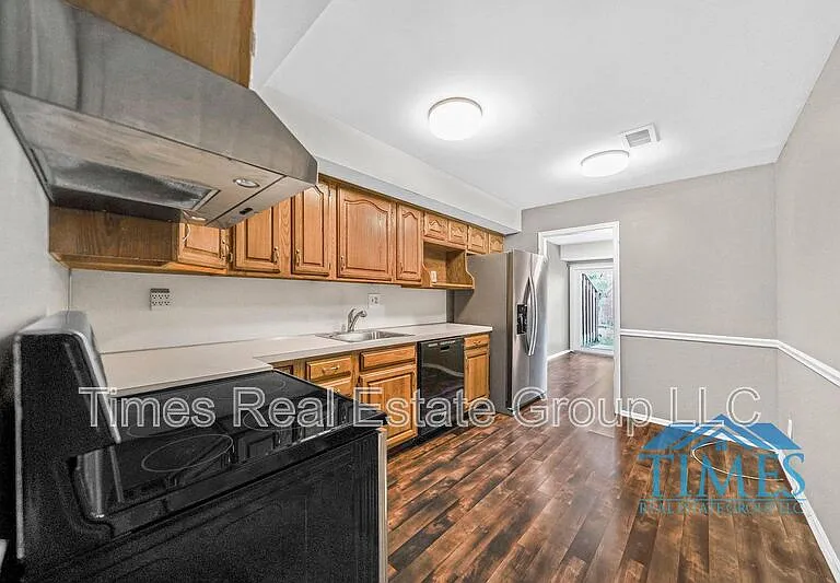 704 Worthington Dr — Photo 17