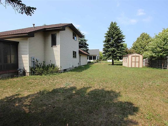 3rd image of 1110 Charlo St