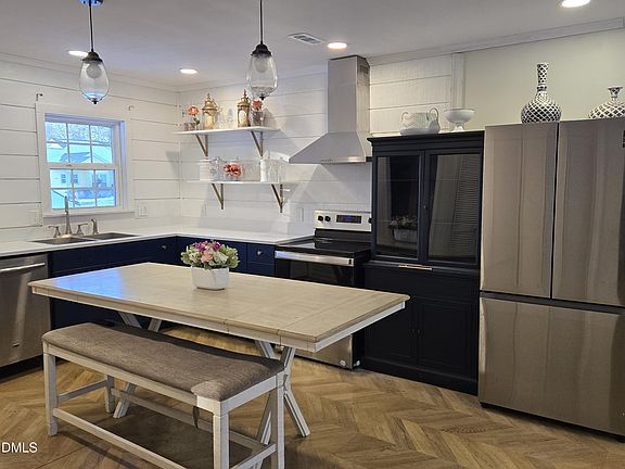 3rd image of 3602 Pine Knoll Dr