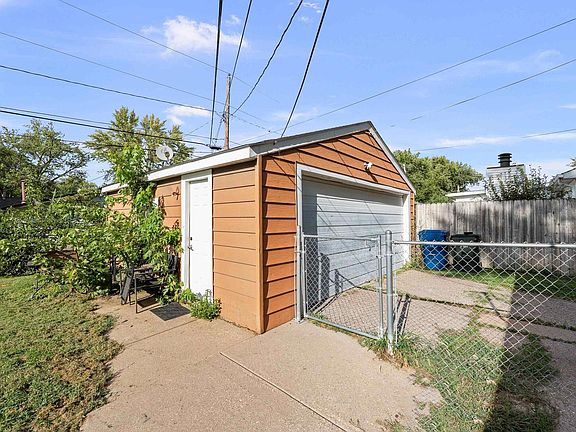 4th image of 2806 W 67th St