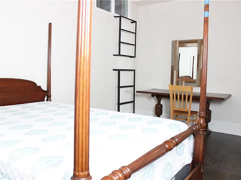 1124 Center St NW — Photo 8
