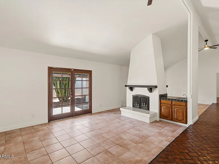 1756 W Echo Ln — Photo 9
