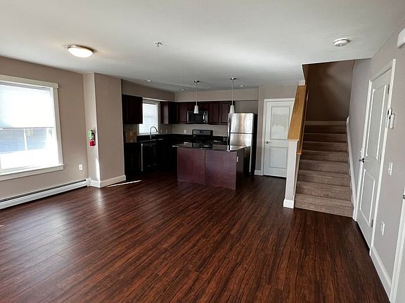 5th image of 127 Churchill St #101