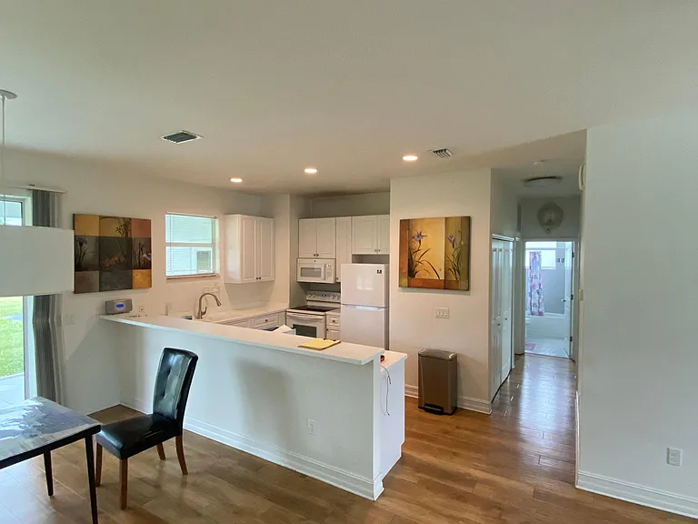 715 Connecticut Ln — Photo 6