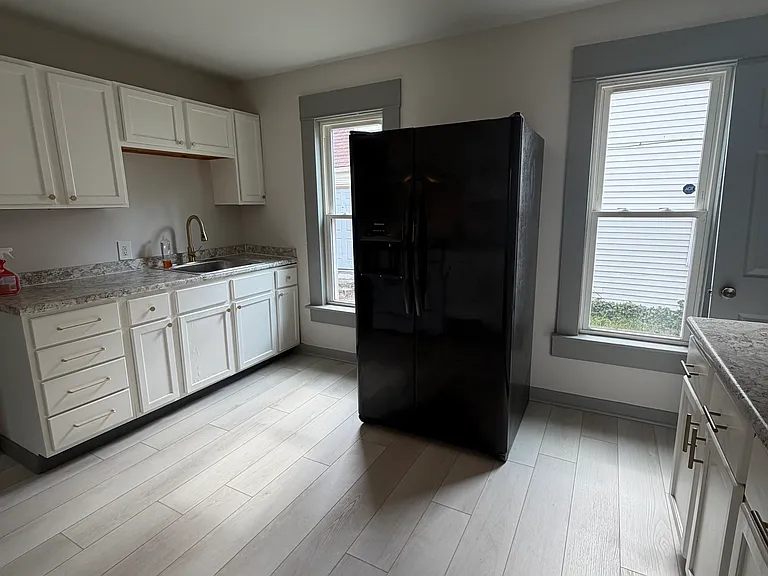 952 Logan St SE — Photo 6