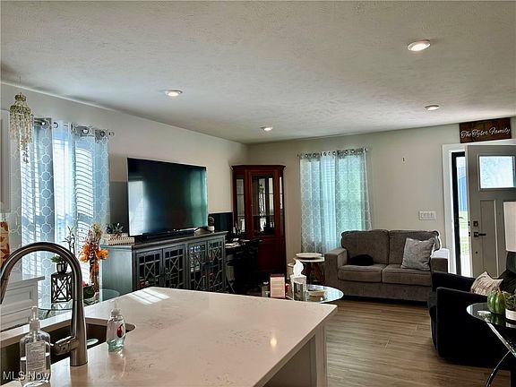 5th image of 310 Ridgewater Dr
