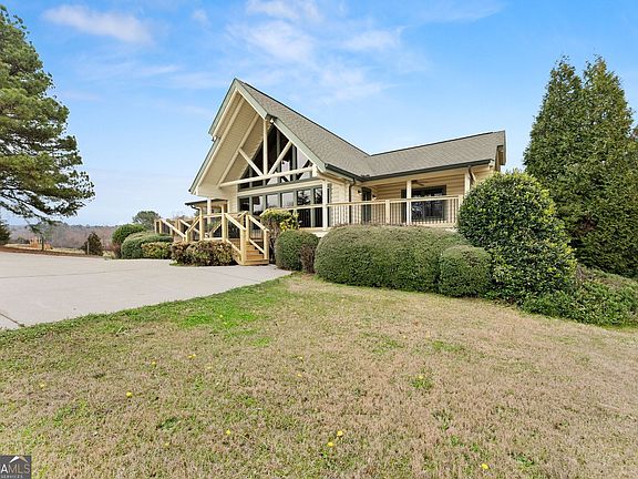 3rd image of 40 Benton Rd