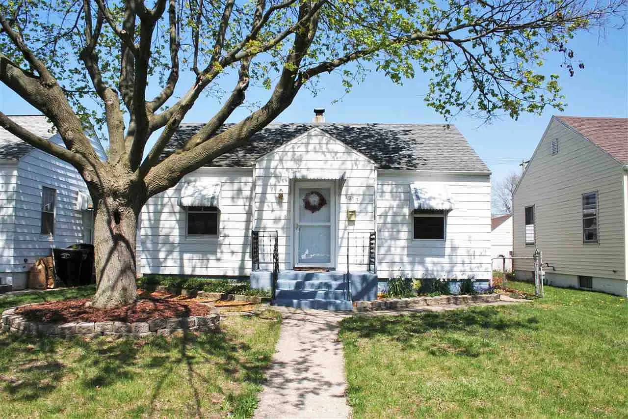1913 E Bowman St photo 1