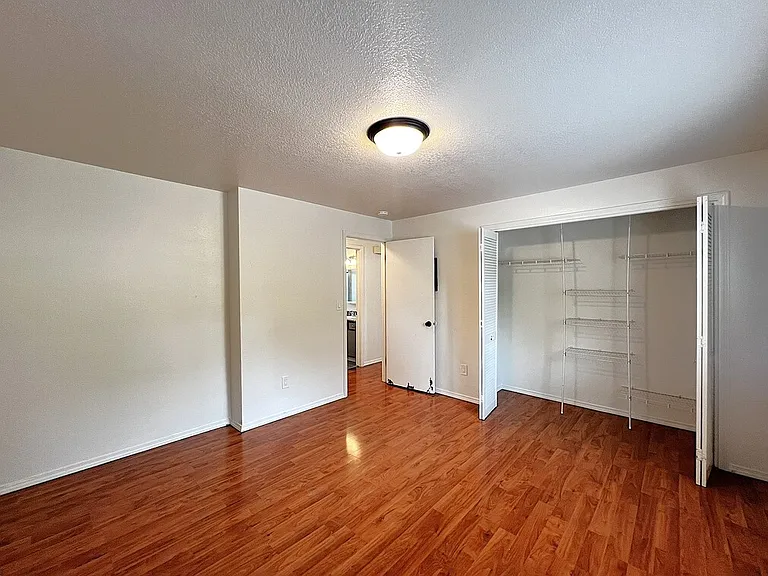 1318 S Michigan Ave — Photo 16
