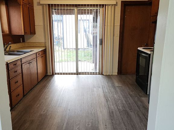 2nd image of 1715 Dogwood St