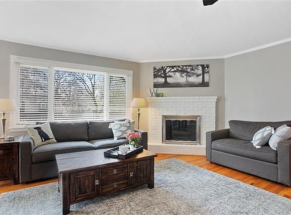 3rd image of 2020 W 71st St