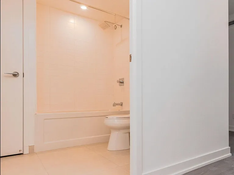 501 Yonge St #1201 — Photo 13