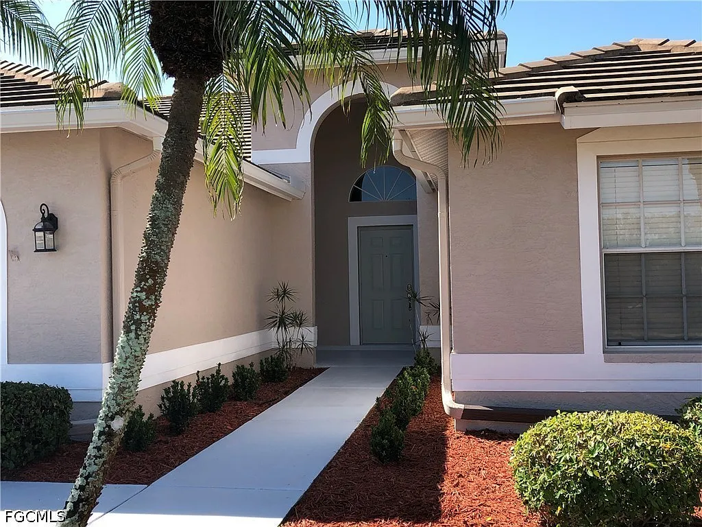 3 bed, 2.0 bath, 2009 sqft, $2,750 — Photo 3