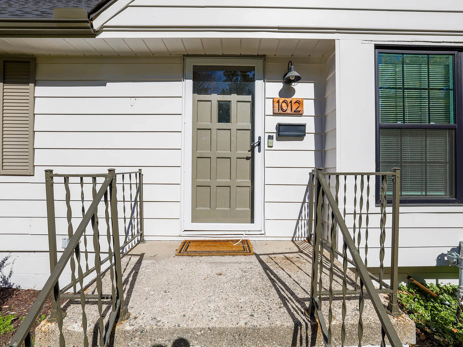 3 bed, 1042 sqft, $2,800 — Photo 2