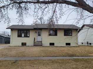 712 S 11th St, Bismarck, ND 58504