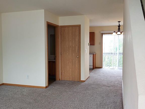 4th image of 340 Harbor Town Ct APT 4