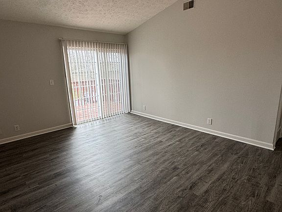 2nd image of 619 Woodfield Pl #619