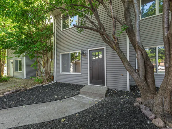 1641 Pleasant View Dr, North Mankato, MN 56003