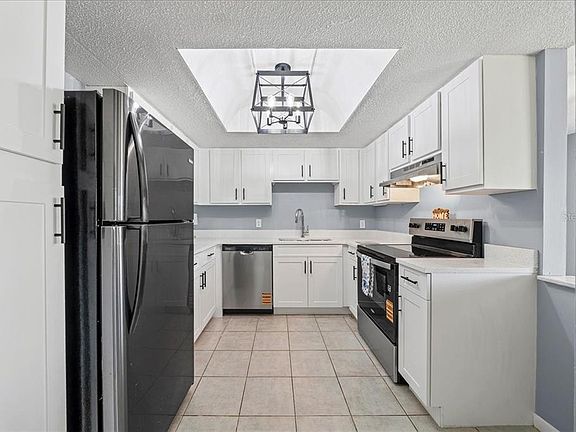 5th image of 556 Fairways Cir #B