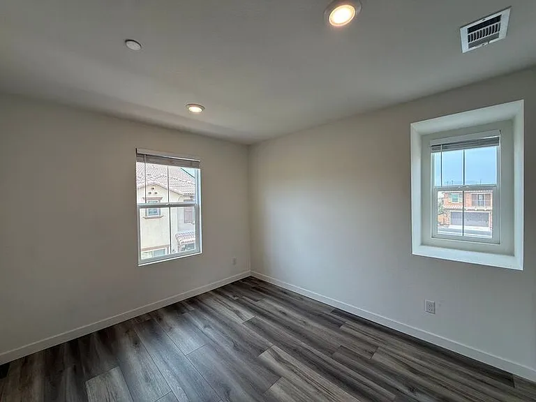 24159 Verin St — Photo 15