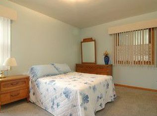 211 Linden Ln, Chicago Heights, IL 60411