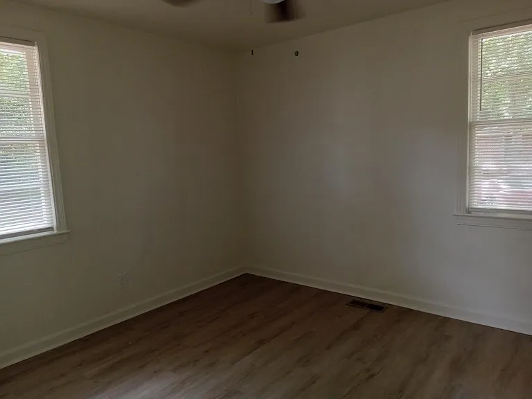 2836 Knox St — Photo 10